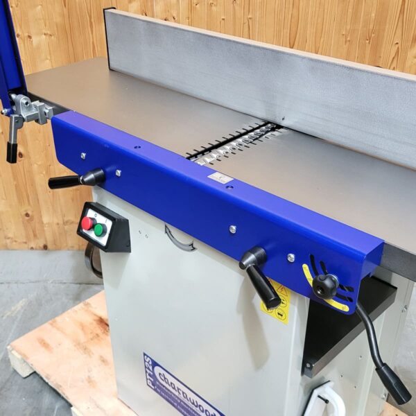 PT12S Charnwood 12″ Planer Thicknesser with Spiral Cutter Block 240volt 16amp - Image 17