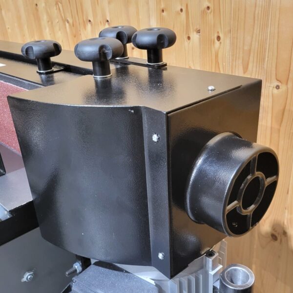 Charnwood Pro Series BS690 Oscillating Belt Sander 6″ x 90″ Capacity complete on stand - Image 12