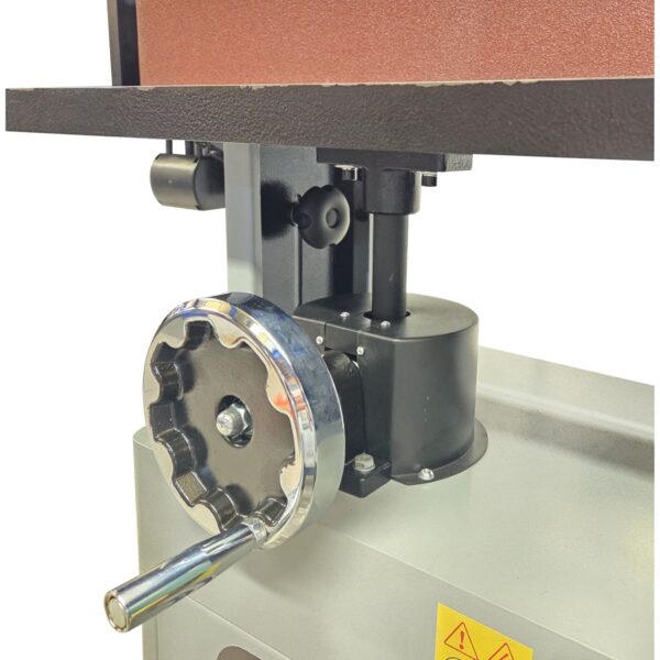 Charnwood Pro Series BS690 Oscillating Belt Sander 6″ x 90″ Capacity complete on stand - Image 6