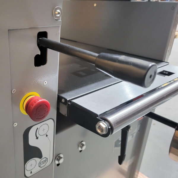 Charnwood Pro PT16S Planer Thicknesser 16″ x 9″ With Spiral Cutter Block 16amp - Image 5